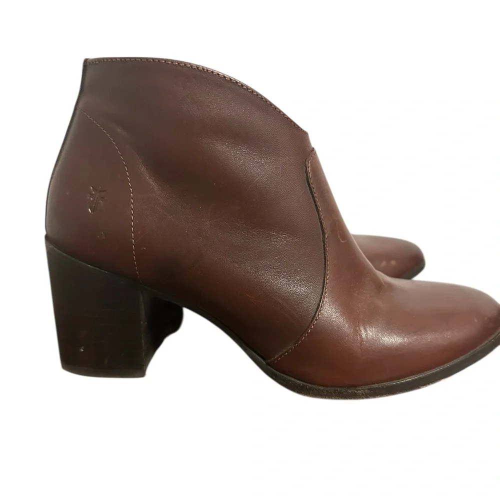 Frye Nora Short Zip Booties